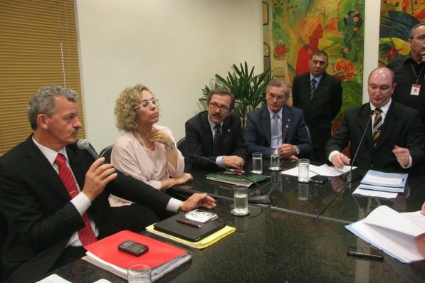 PLCs que tratam de reajustes salariais para a Polícia Civil passam pela CCJ