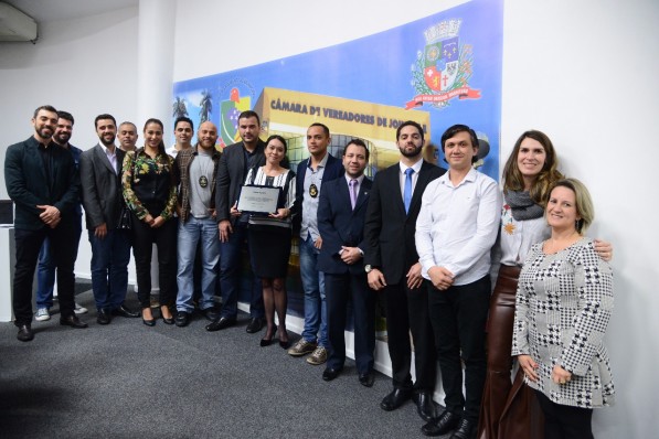 Delegada Tania Harada recebe homenagem
