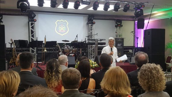 Palestra com Caco Barcellos marca última noite do Encontro dos Delegados de Polícia de Santa Catarina