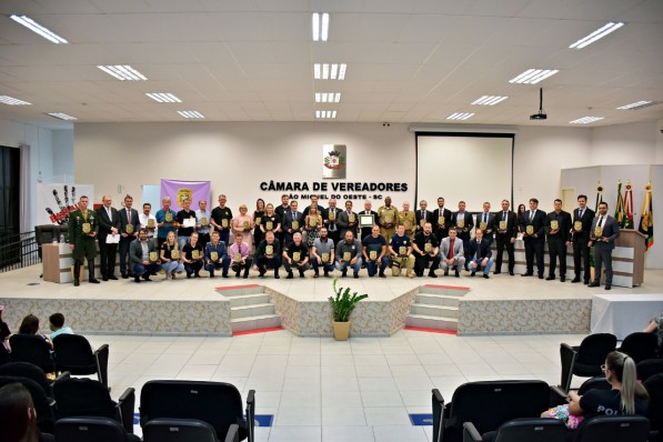 Câmara de Vereadores de São Miguel do Oeste faz homenagem aos 207 anos da PCSC