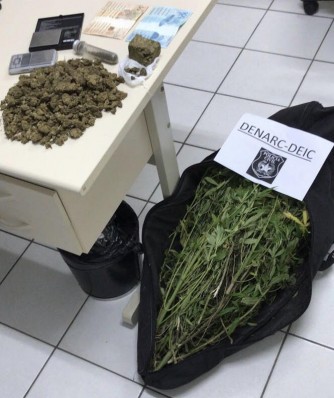 DENARC-DEIC-PCSC apreende entorpecentes e prende dois homens em Florianópolis